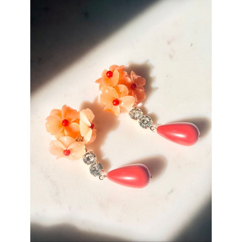 Peachy orange and red flower cluster dangle earrings - Picture 2 of 5